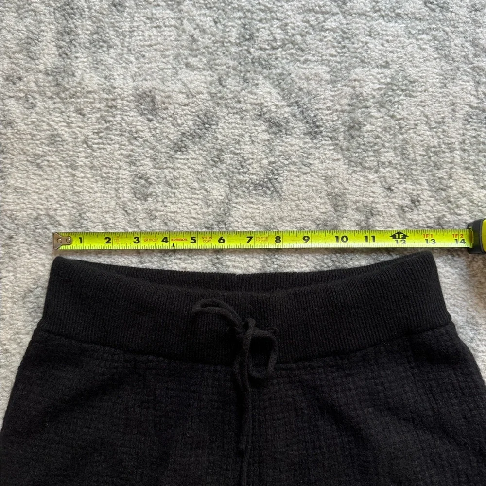 ALO Cashmere High-Waist Plush Waffle Short - Picture 3 of 7
